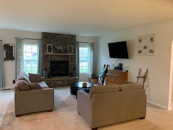2nd image of 3657 Garrett Dr