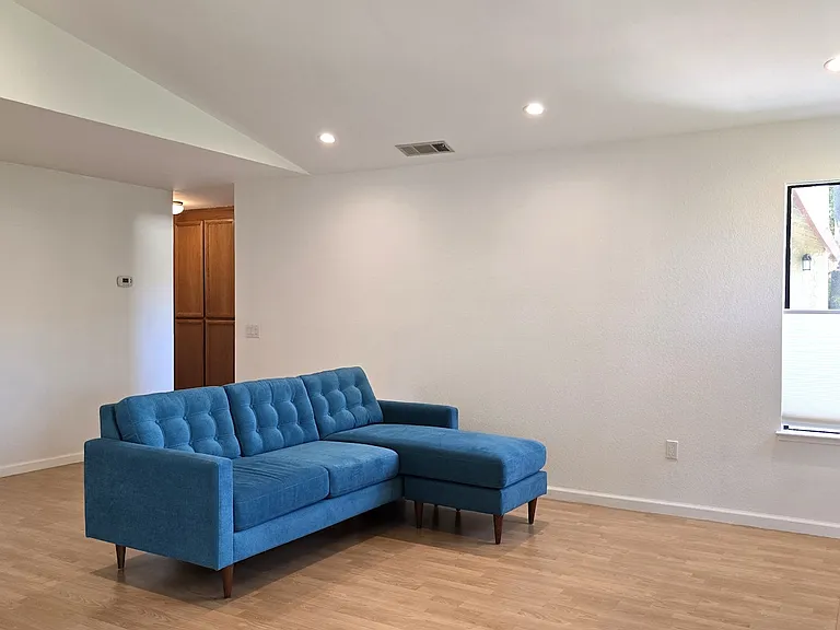 38715 Huntington Cir — Photo 11