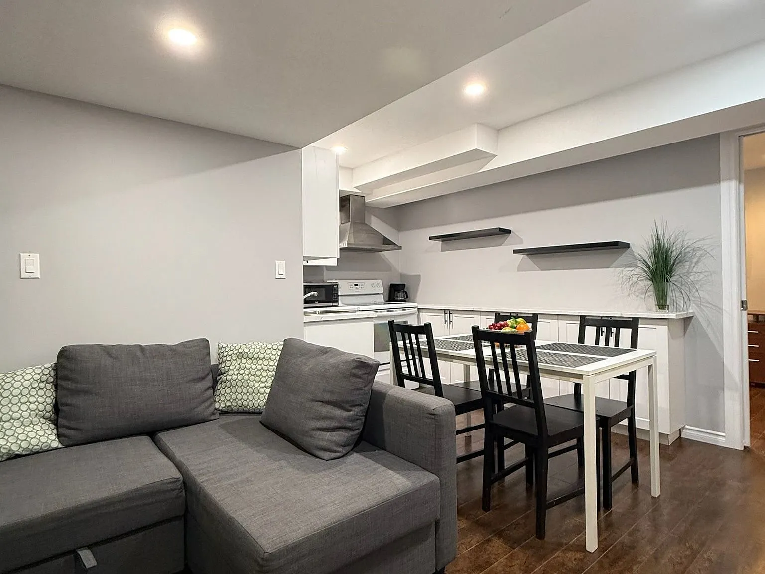 2 bed, $1,600 — Photo 4