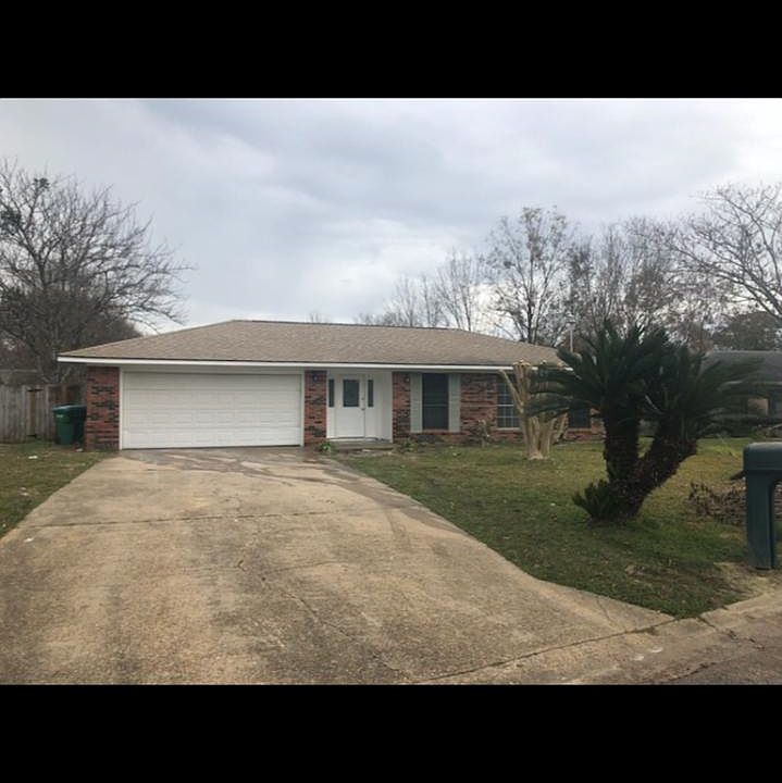 1st image of 114 Lynn Ct