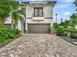 4431 N Aqua Bella Ln, Fort Lauderdale, FL 33312