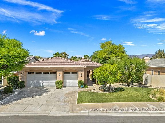 2nd image of 32 Calais Cir