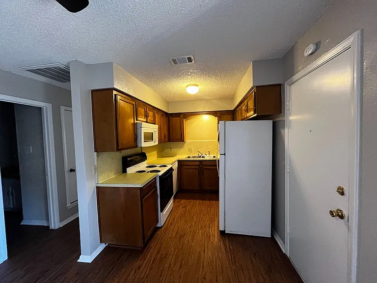 623 Overlook Ct — Photo 4