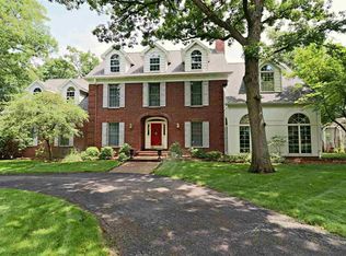 310 W Ravinwoods Rd, Peoria, IL 61615