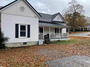 101 Central St, Gray Court, SC 29645