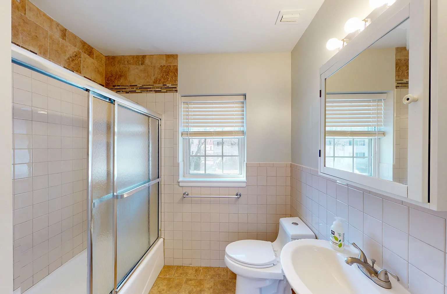 137 Lake Shore Rd — Photo 2