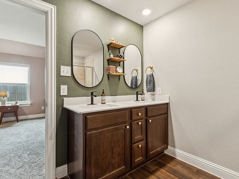 4018 Woodford Dr — Photo 16