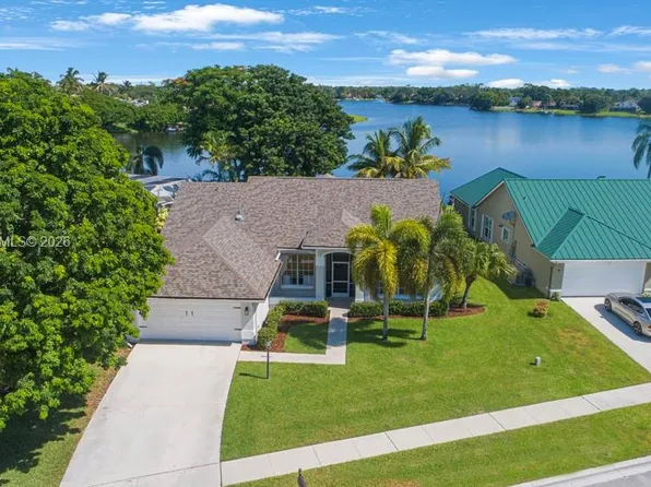 12911 Upper Cove Dr, Wellington, FL 33414