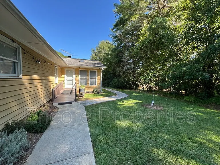105 Baybrook Ct — Photo 6