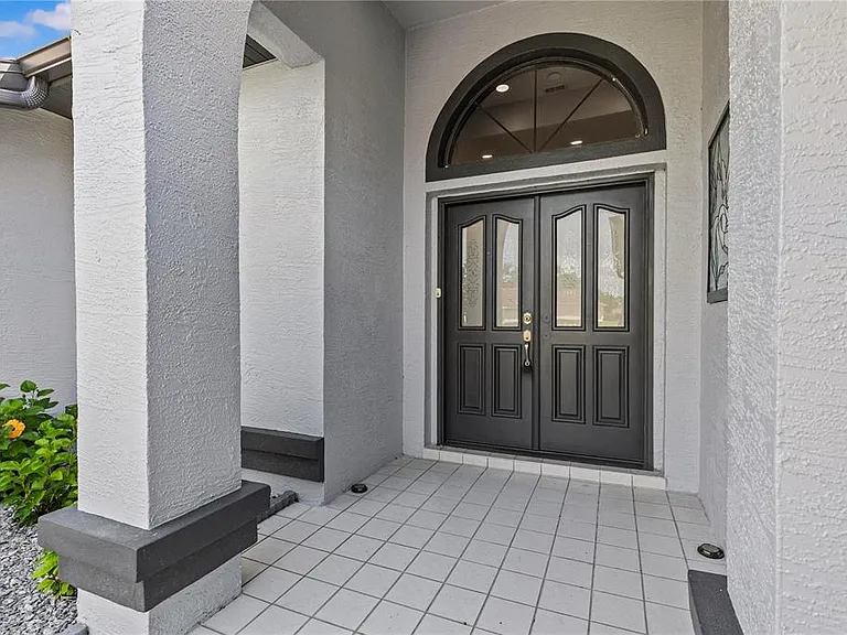 9447 Ashley Dr — Photo 4