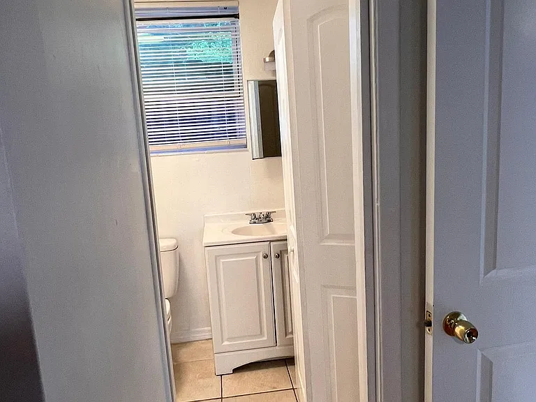 27 N San Remo Ave #A — Photo 17