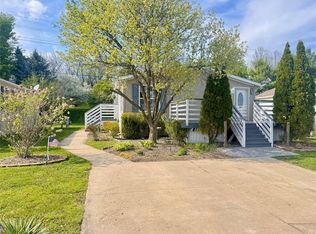 100 Riverview Cir, Saline, MI 48176