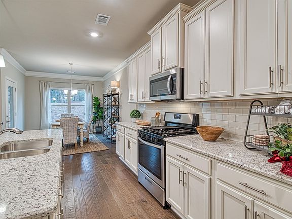 2nd image of 2860 Westgate Park Dr