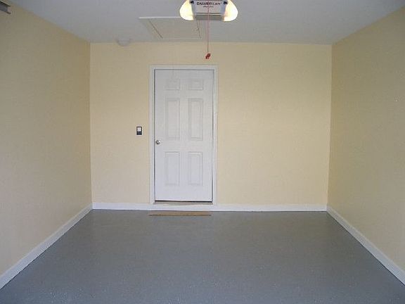 5th image of 225 Shenandoah Ln