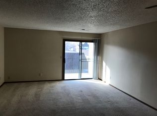1727 N Grandview Ln APT 320, Bismarck, ND 58503