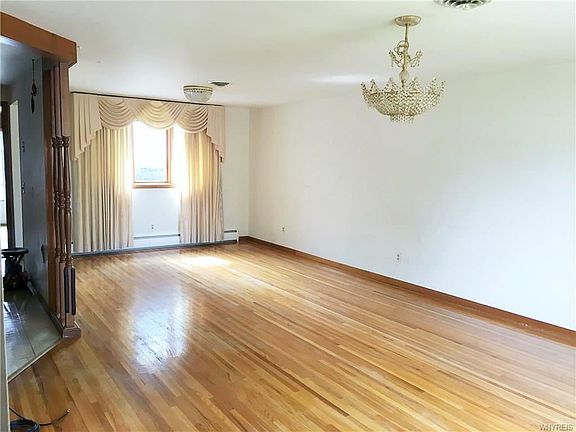 4th image of 612 Evergreen Dr