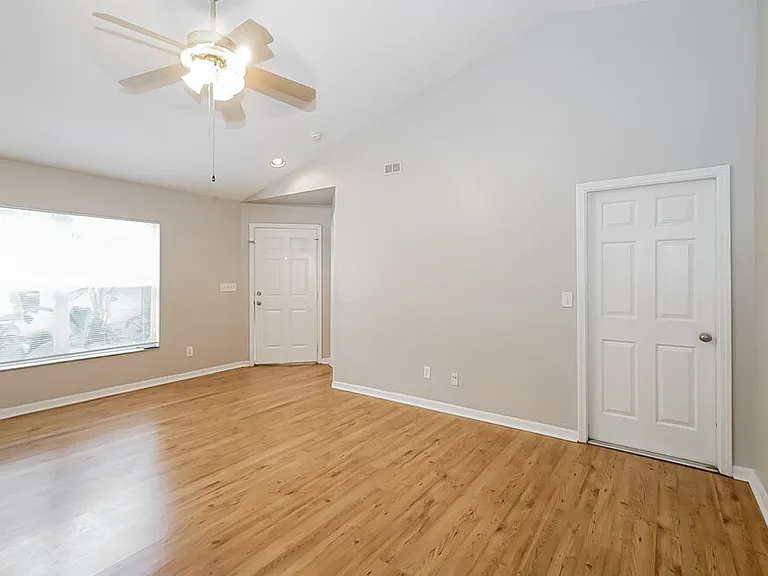 7445 Oxford Garden Cir — Photo 3