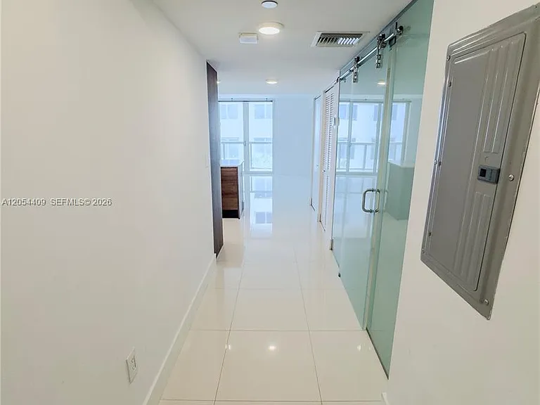 9261 E Bay Harbor Dr #405 — Photo 11