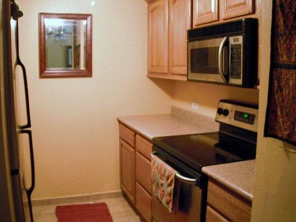 Full kitchen