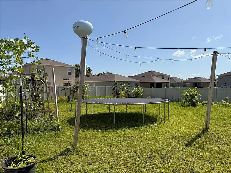 2250 Hidden Palm Dr — Photo 24