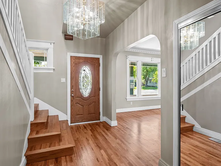 1028 W Chelan Ave — Photo 1