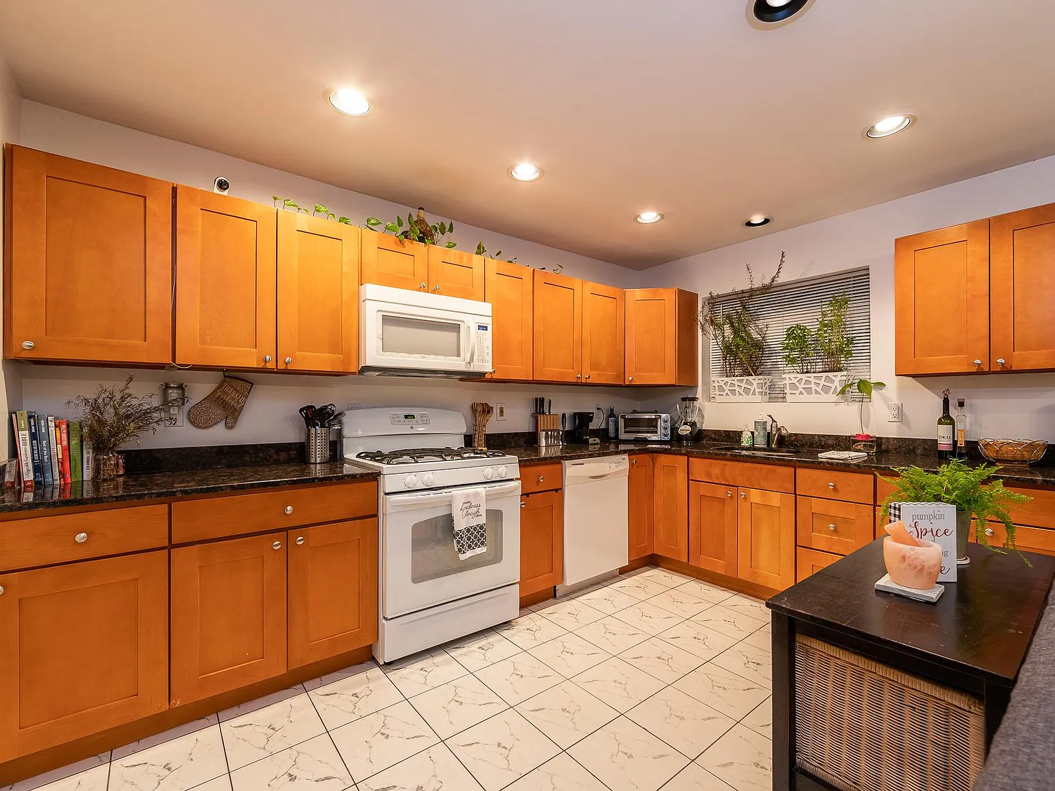 2 bed, 1250 sqft, $3,600 — Photo 4
