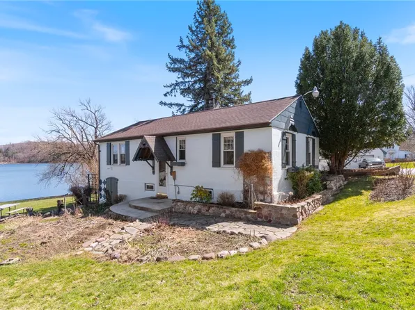 8271 E Bay Rd, Wolcott, NY 14590