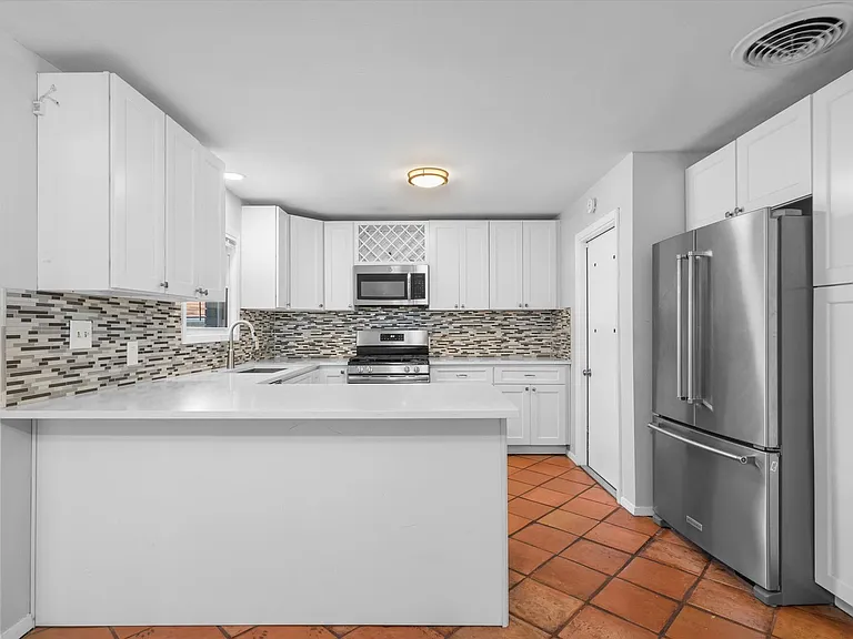 4900 Eastdale Dr — Photo 9