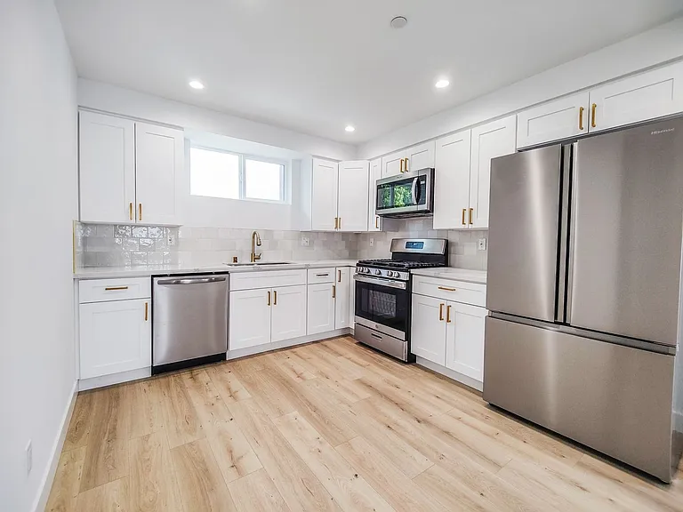 3811 Exposition Blvd — Photo 23