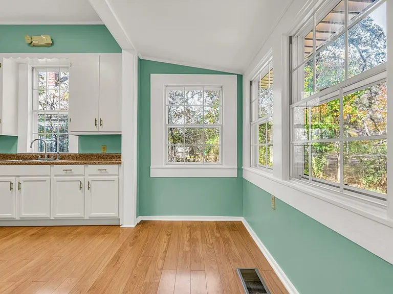 402 N Gloster St — Photo 4