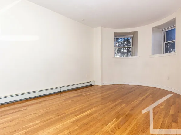 1136 Commonwealth Ave, Allston, MA