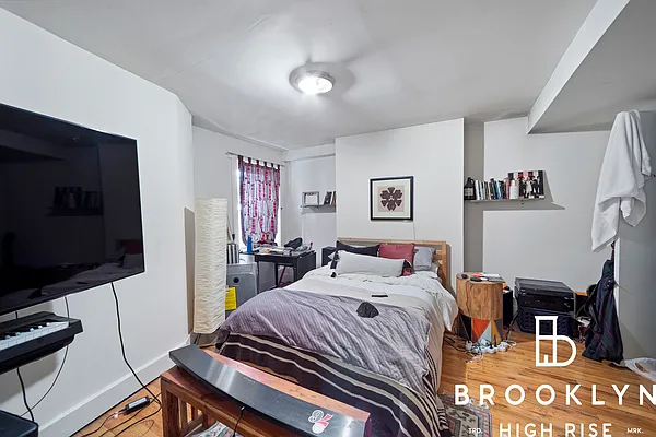 Rented by Brooklyn High Rise LLC | media 8
