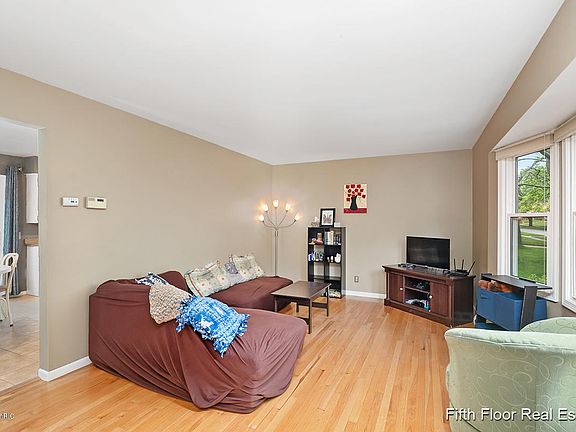 4th image of 1447 Benjamin Ave NE