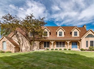 6801 Colonel Holcomb Dr, Crystal Lake, IL 60012