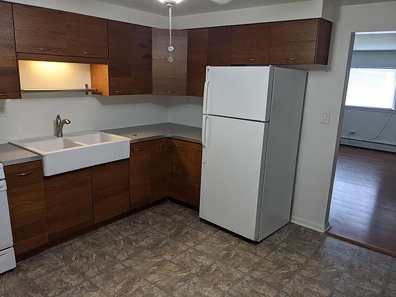 5th image of 1299 Brown St