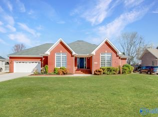 4907 Bridgehampton Rd SE, Owens Cross Roads, AL 35763