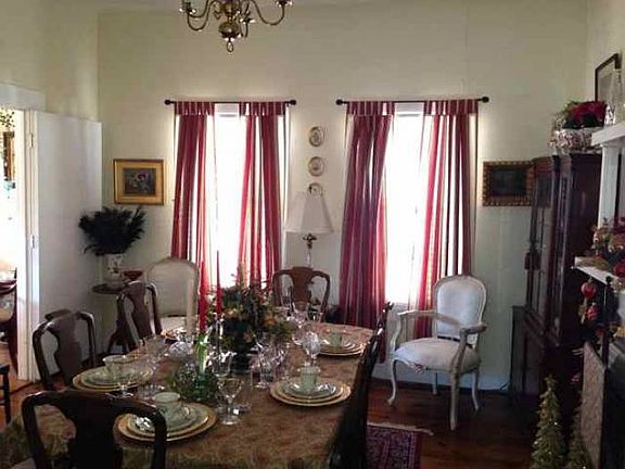 Large dining/ den