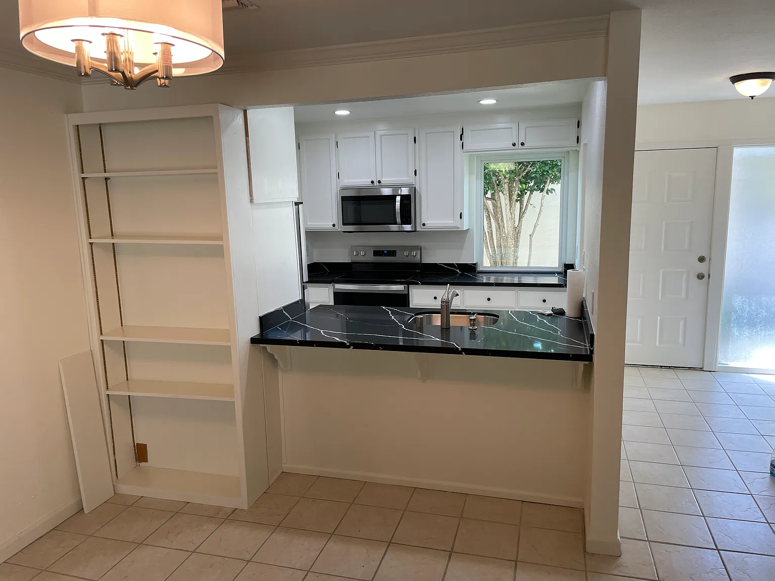 3 bed, 2.5 bath, 1803 sqft, $4,500 — Photo 4