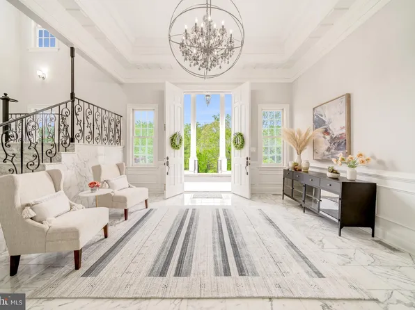 1111 Towlston Rd, Mc Lean, VA 22102