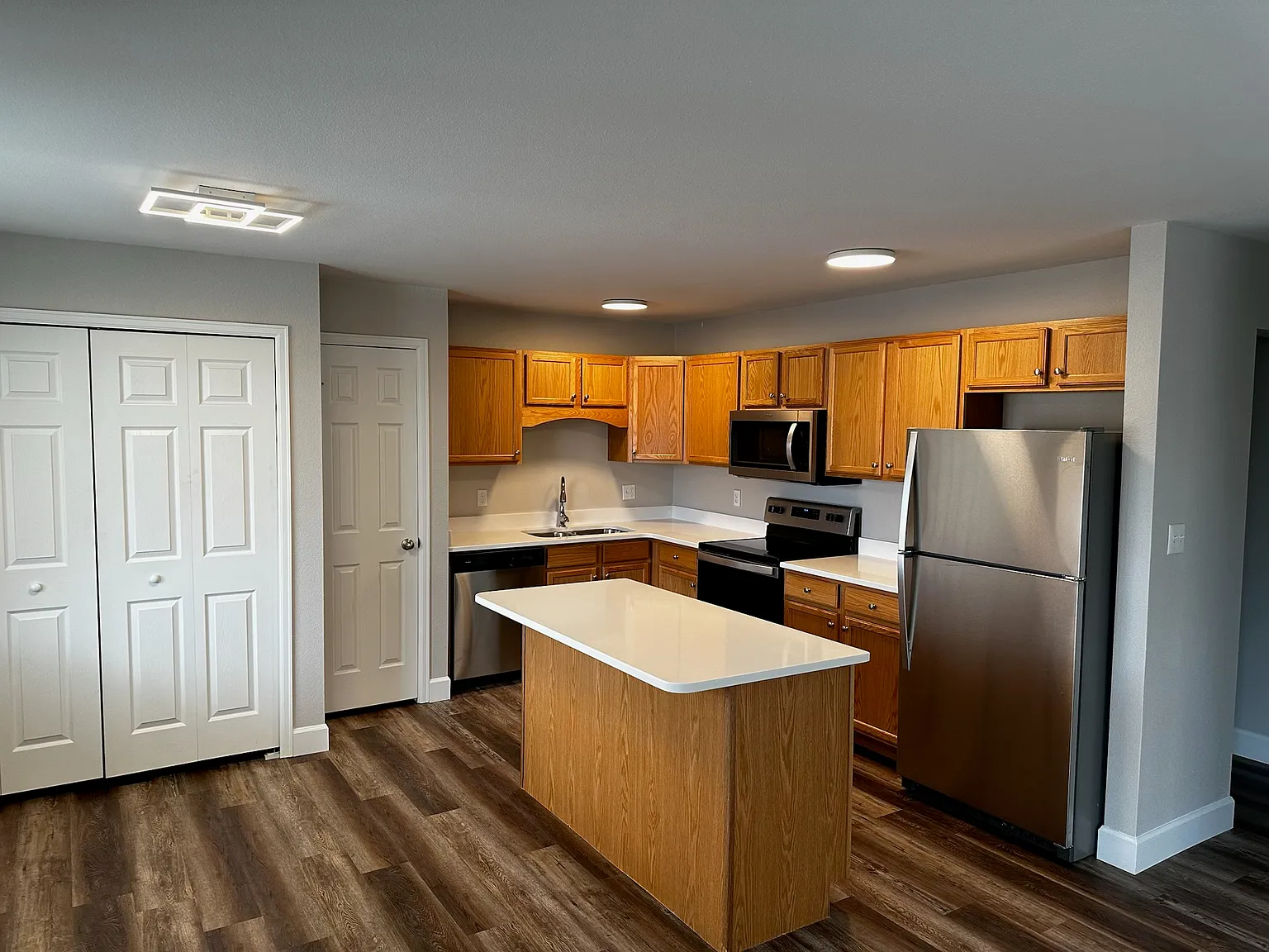 928 Village Circle - B — Photo 1