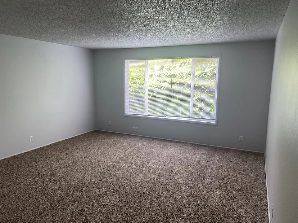 531 W 11th Ave
