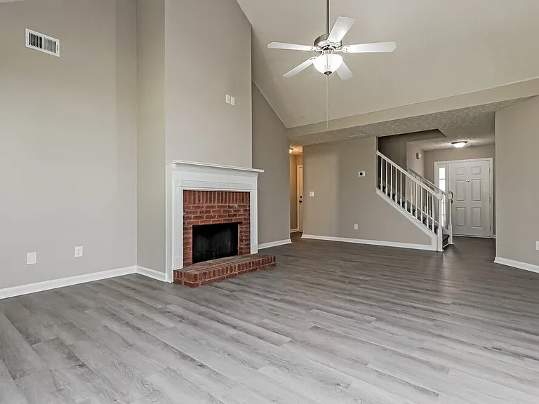 225 Lassiter Dr — Photo 5