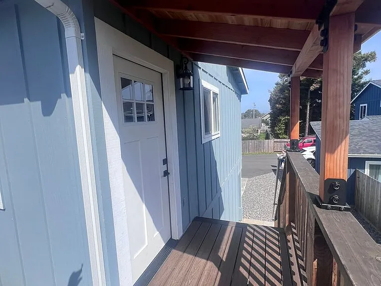 1809 Caroline Ave — Photo 18
