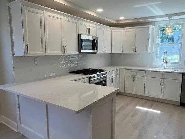 218 High St, Glendora, NJ 08029