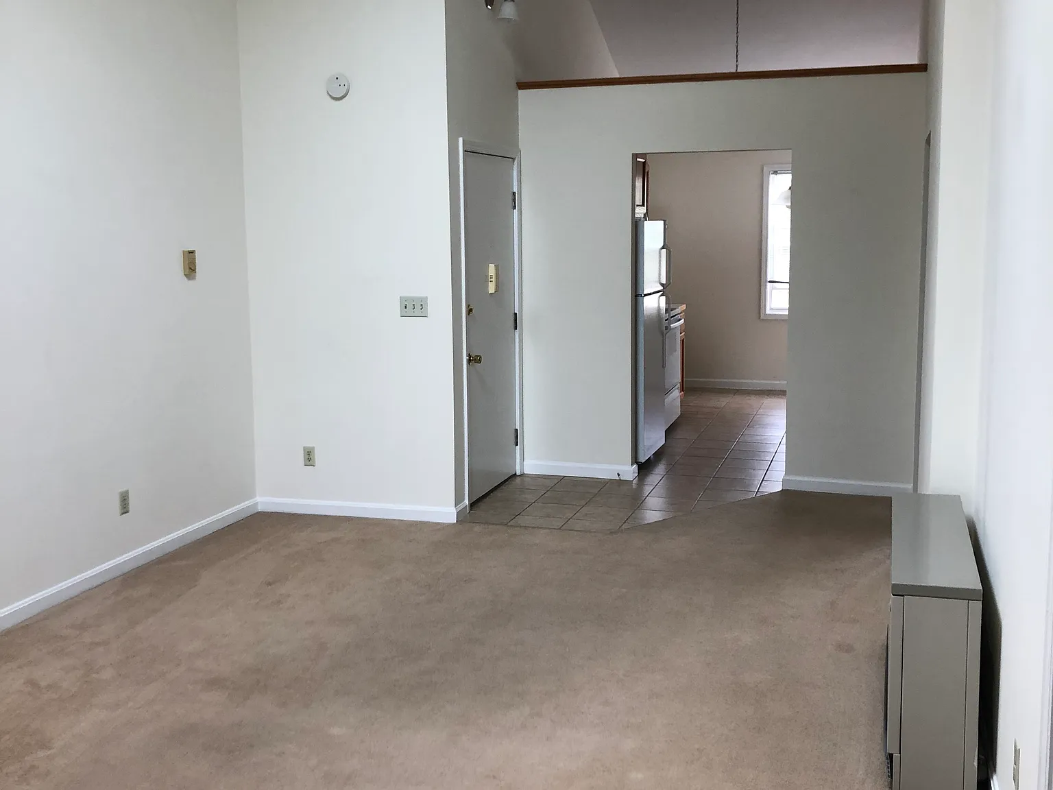 110 W Hill Rd — Photo 3