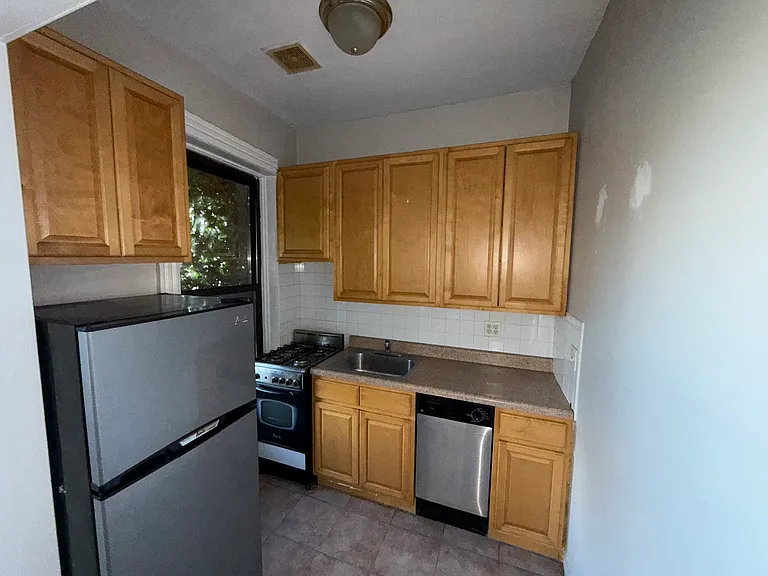 715 Sackett St #4R — Photo 3