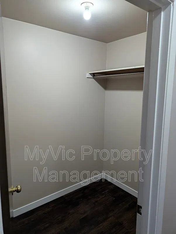 2 bed, 1.0 bath, $1,375 — Photo 4