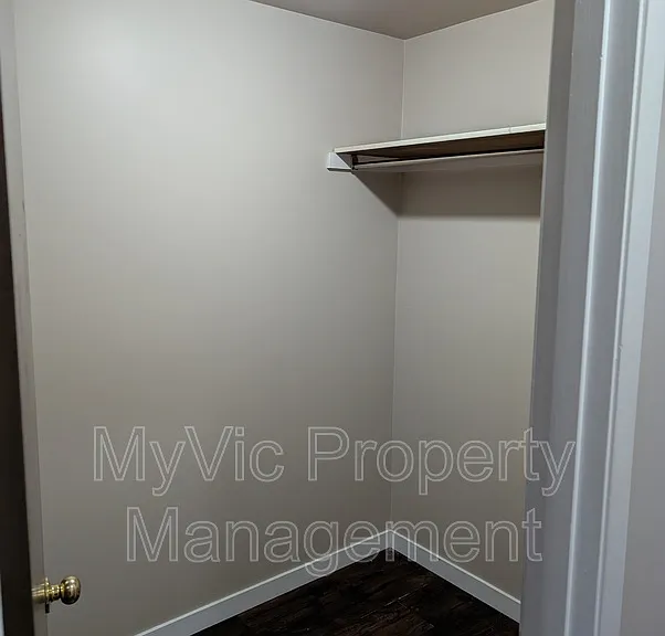 5016 51st Ave — Photo 4