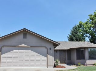 906 NW Carol Dr, Grants Pass, OR