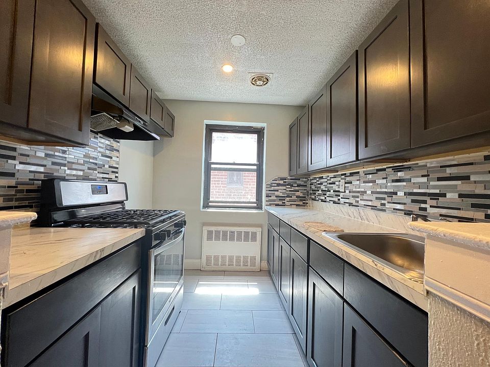1st image of 130 Chancellor Ave #3D